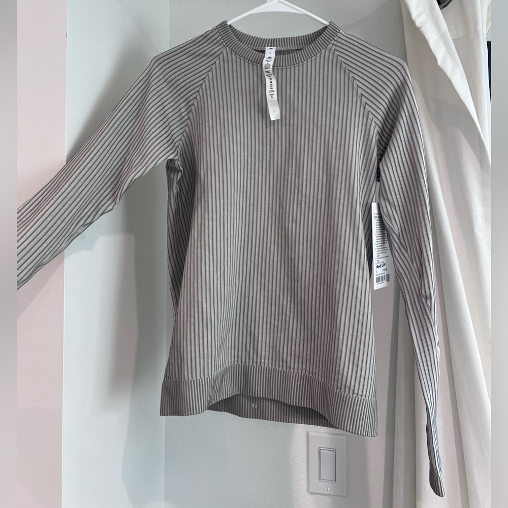NWT lululemon Rest Less Pullover Size 6 Gray Longsleeve